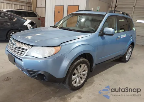 2011 Subaru Forester 2.5X Premium из США, поврежденный, VIN JF2SHADC6BH753337